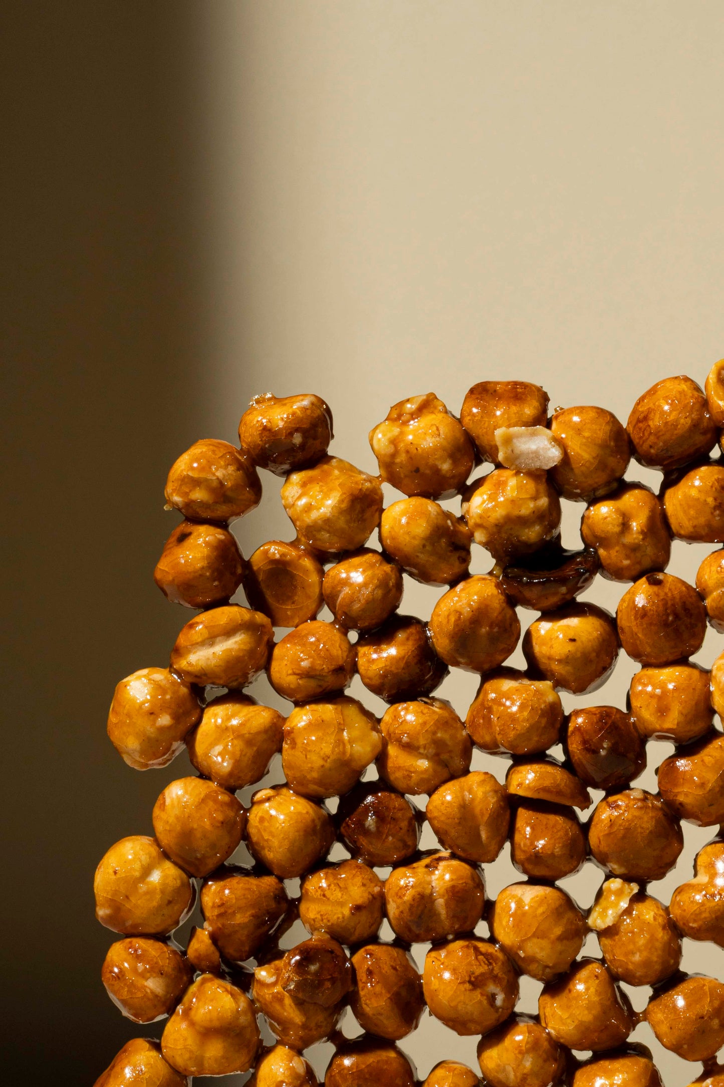 Croccante di nocciole caramellate